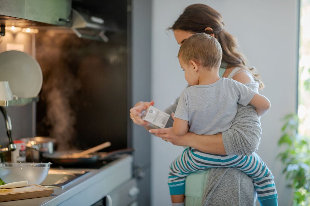 nutrition-food-label-kitchen-woman