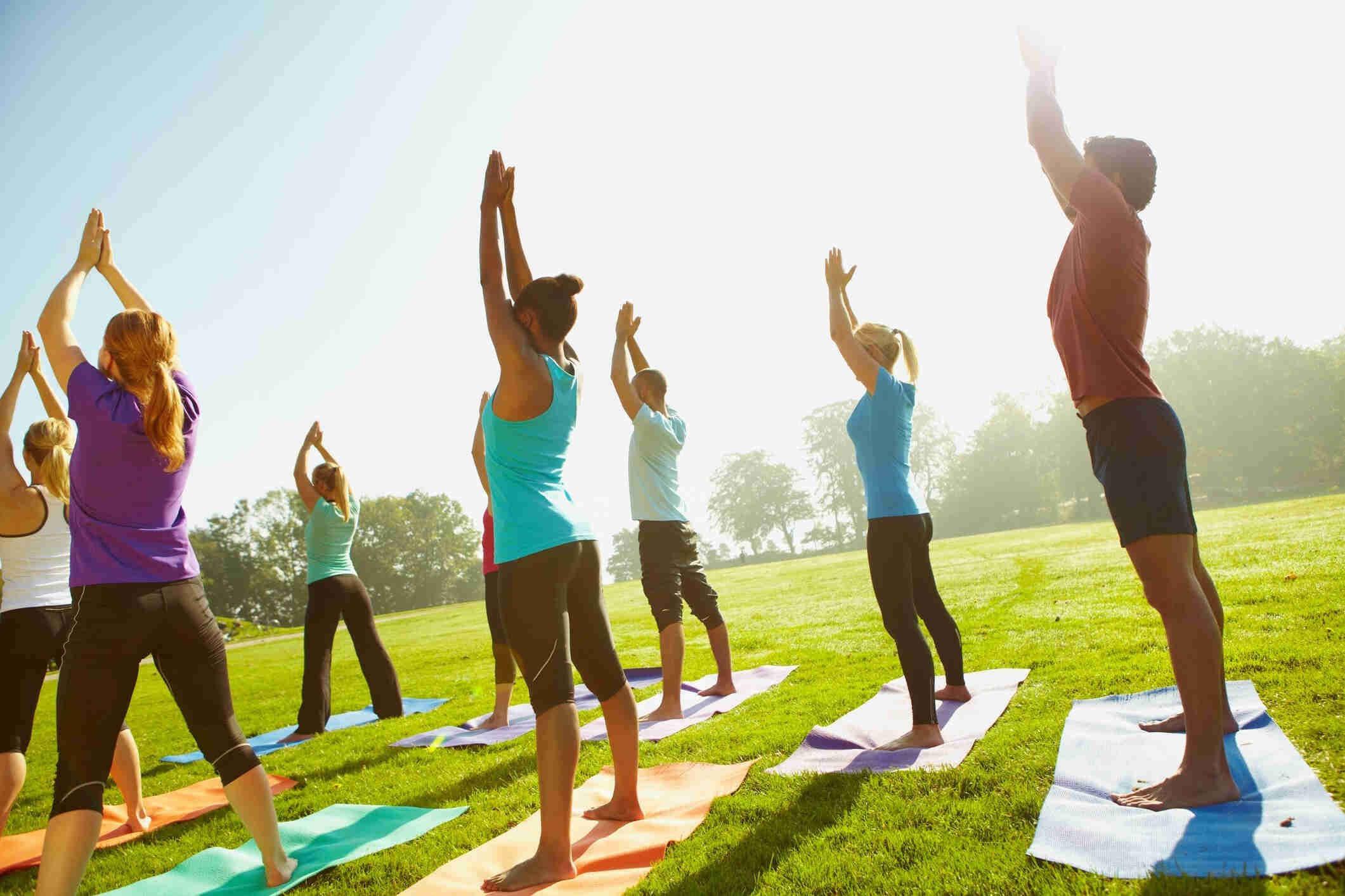 yoga-lowimpact-outside-group